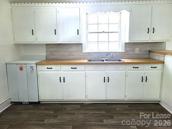 3rd image of 206 N Cloudman St