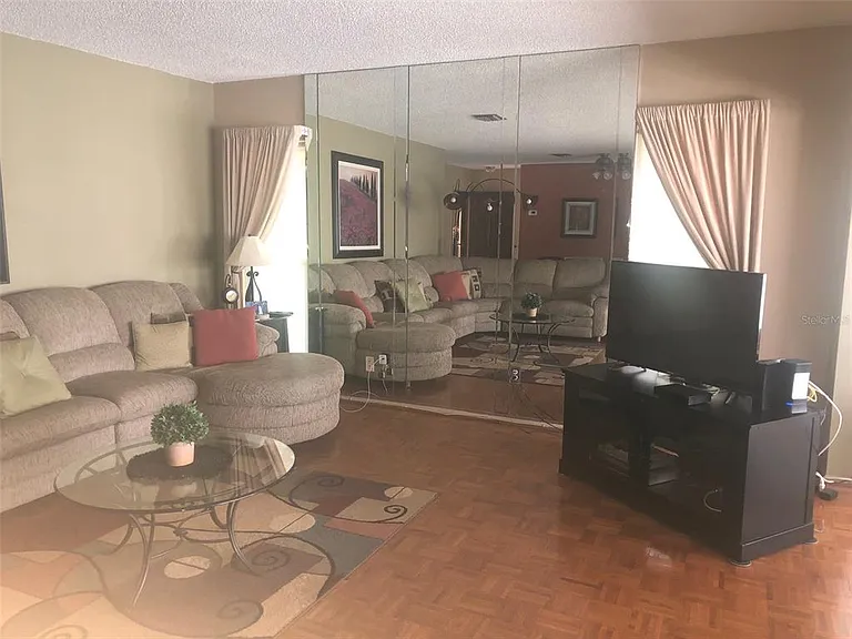221 Cedarwood Cir #221 — Photo 7