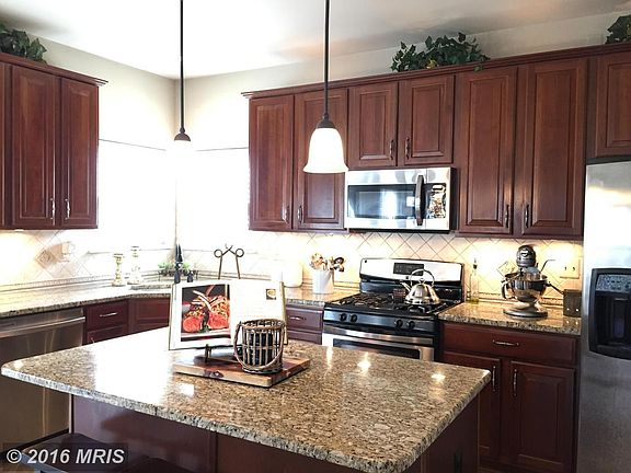 42" Maple Cabinets w/ Granite Countertops