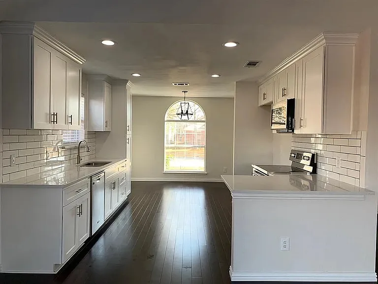 7505 Airline Dr — Photo 12
