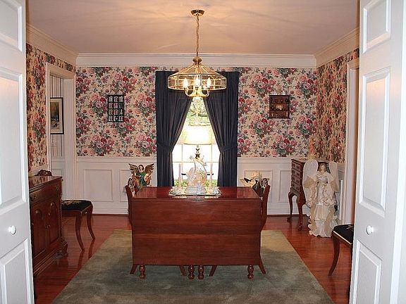 5th image of 112 Wind Haven Dr