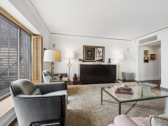 5th image of 950 N Michigan Ave APT 3805