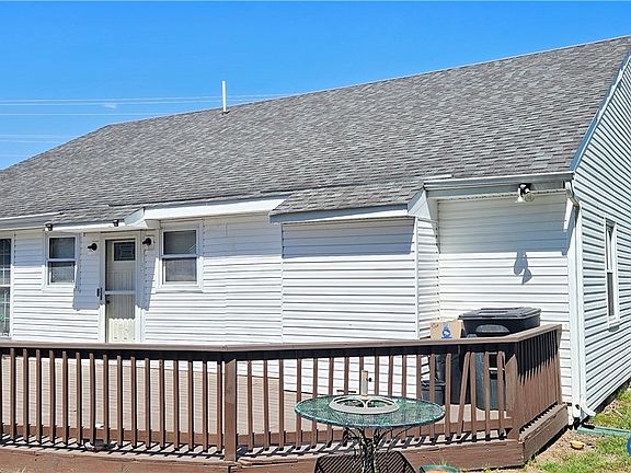 4th image of 1025 Sunnyside Rd