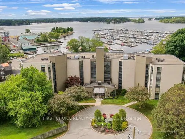50 Market St #203, Gananoque, ON K7G 2M3