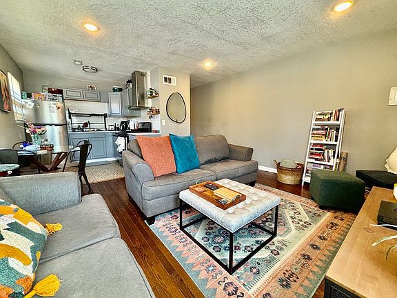 3rd image of 112 W 51st St APT 304