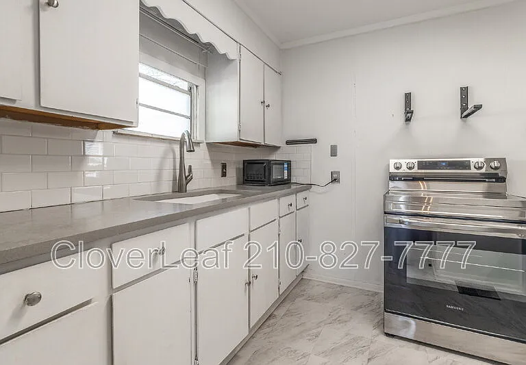 323 Barrera St — Photo 14