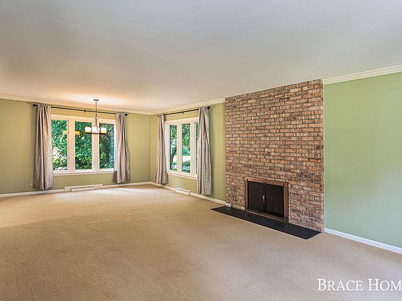 4th image of 2629 Elmwood Dr SE