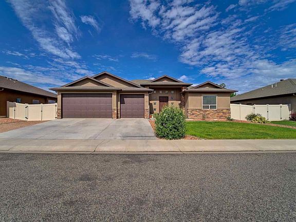 2nd image of 211 Vista Hills Dr