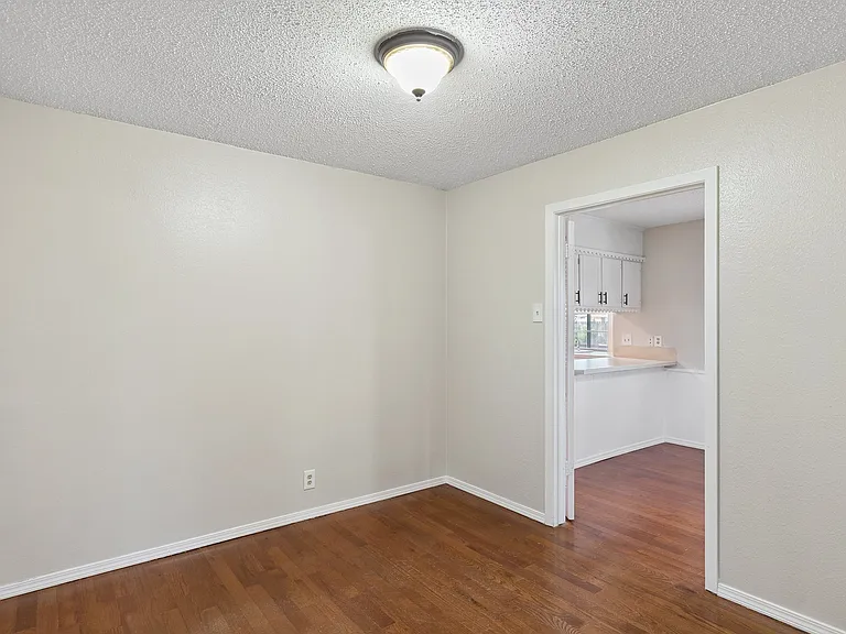 105 Wisteria Ct — Photo 8
