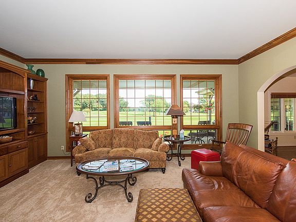 4th image of 18 Woodshire Dr