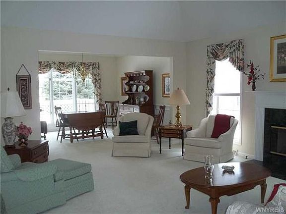 4th image of 32 Ainsley Ct