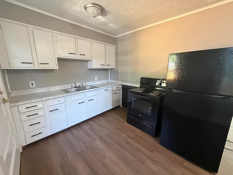 1120 Sparks Rd — Photo 6
