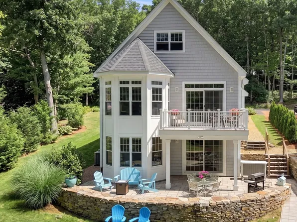 24 Laurelwood Dr, Webster, MA 01570