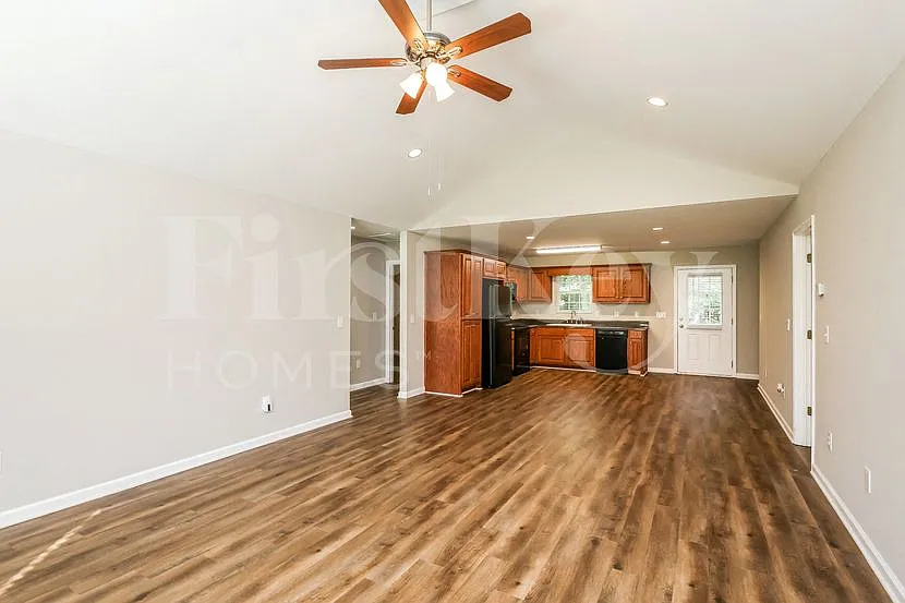 4 bed, 3.0 bath, 1752 sqft, $1,815 — Photo 2