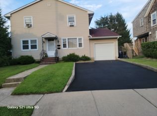 35 Smith St #1A, Glen Cove, NY 11542