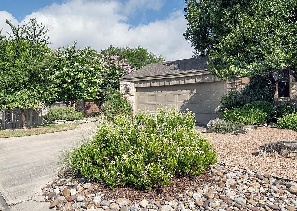 1st image of 374 Englewood Dr