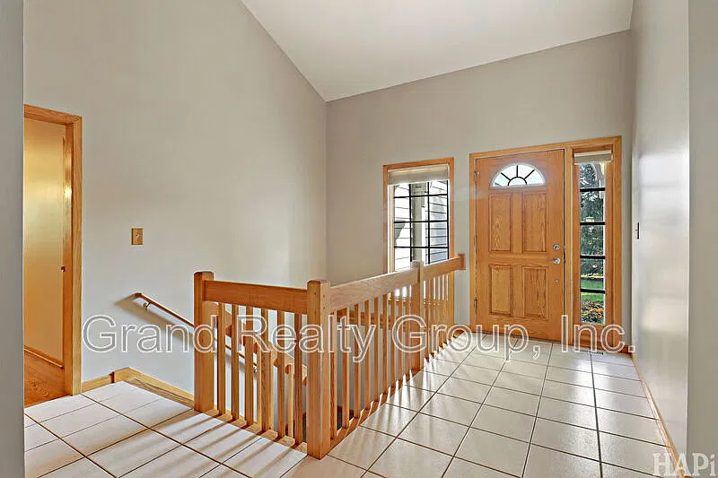 3 bed, 2.0 bath, 1805 sqft, $3,200 — Photo 3