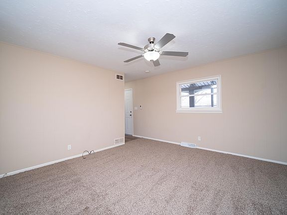 3rd image of 1424 Comanche Dr