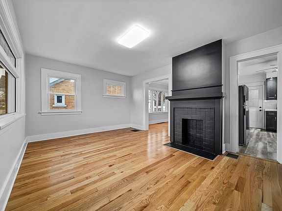 4th image of 735 E 31st St
