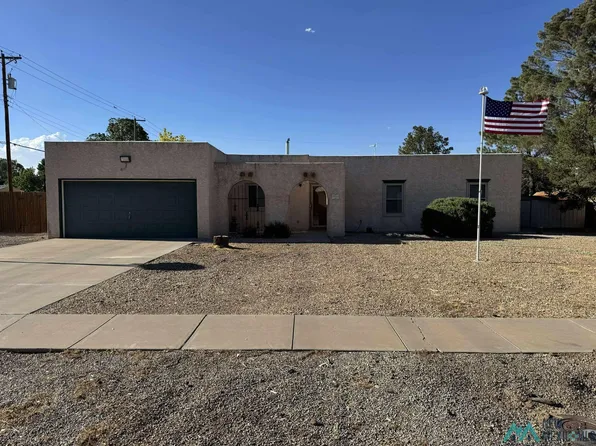 703 Sunrise Rd, Roswell, NM 88201