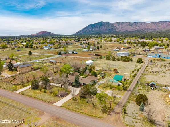 8710 Marys Dr, Flagstaff, AZ 86004