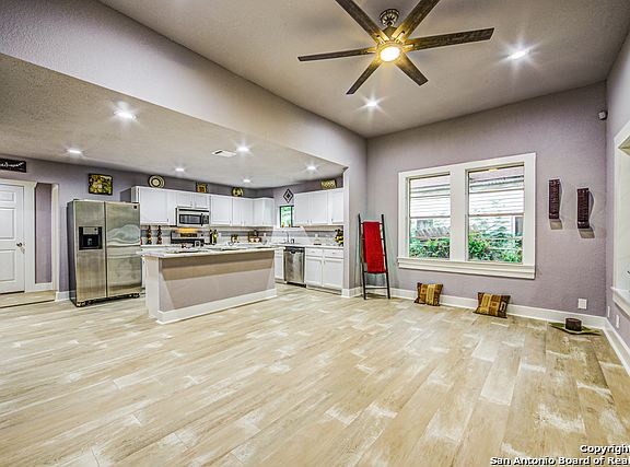 5th image of 325 Regent
