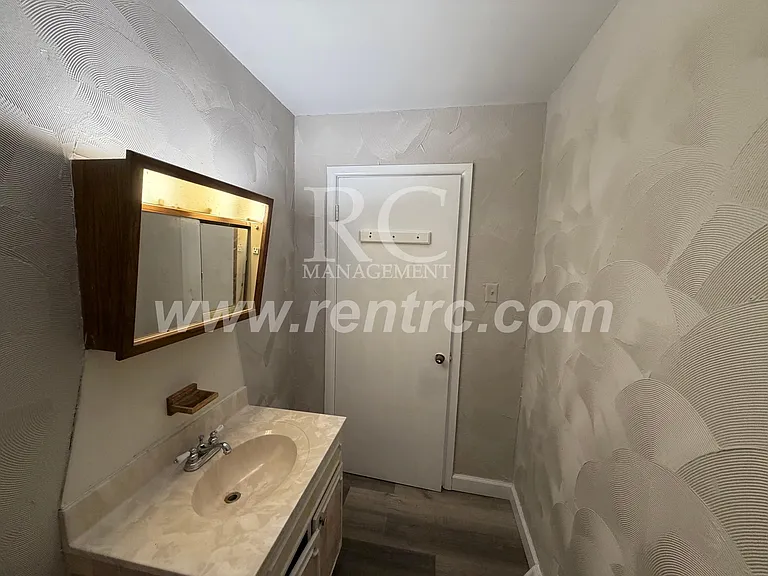 919 Martin St — Photo 5
