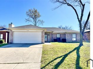 1706 Oxford Dr, Mansfield, TX 76063