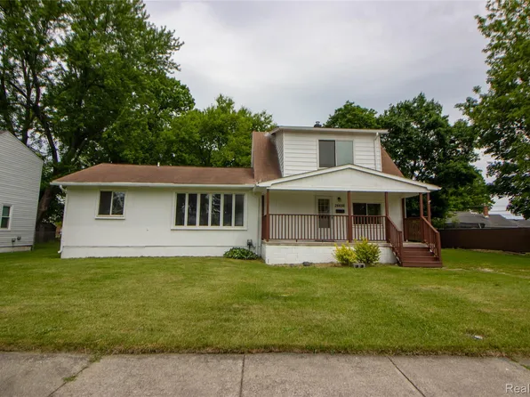26656 Oakland St, Roseville, MI 48066