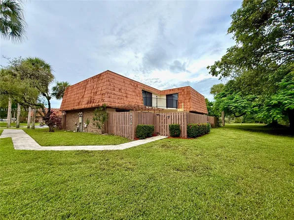 8429 N Coral Cir, Pompano Beach, FL 33068