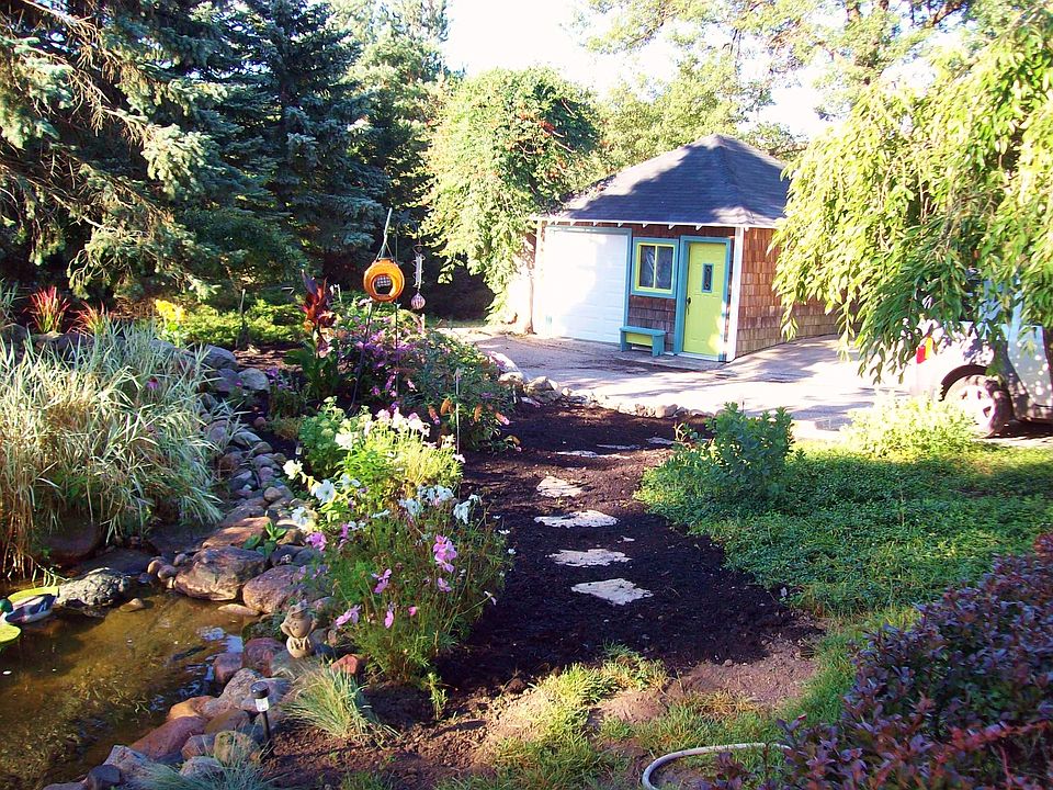 Detached garage