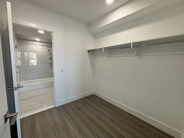 The Central — Photo 30