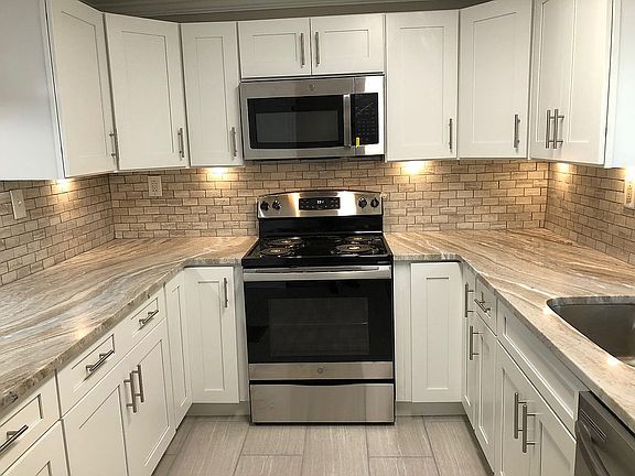 2nd image of 601 Pine St