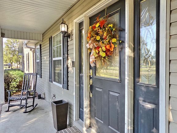 4th image of 1112 Oakcrest Lane