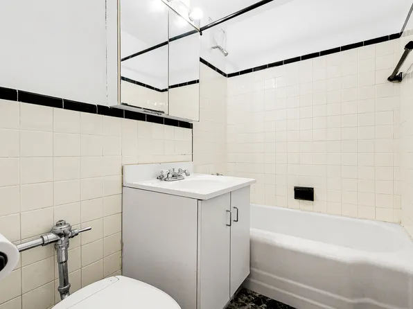 66-10 Thornton Place image 21 of 23