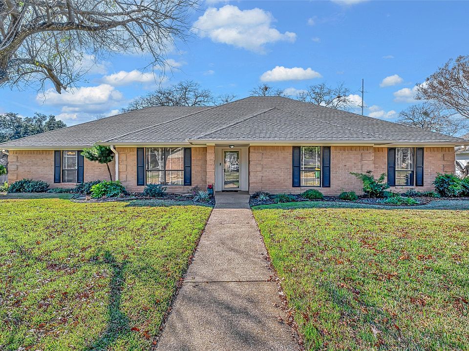 1st image of 300 Trailview Dr