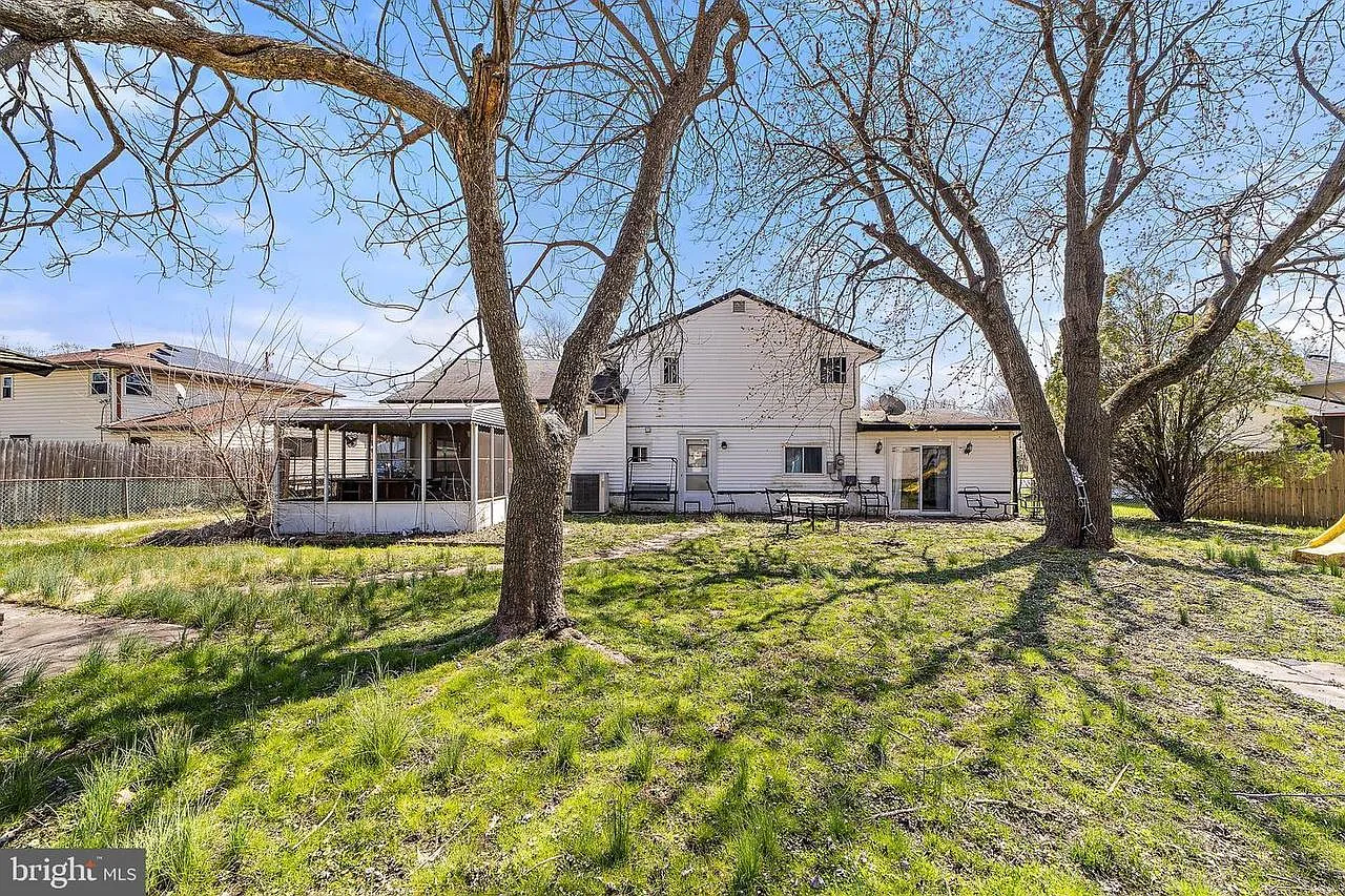 3 bed, 1888 sqft, $3,150 — Photo 4