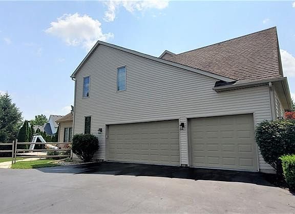 2nd image of 2835 Back Bay Dr