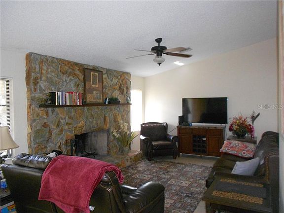 3rd image of 3733 Peace River Dr
