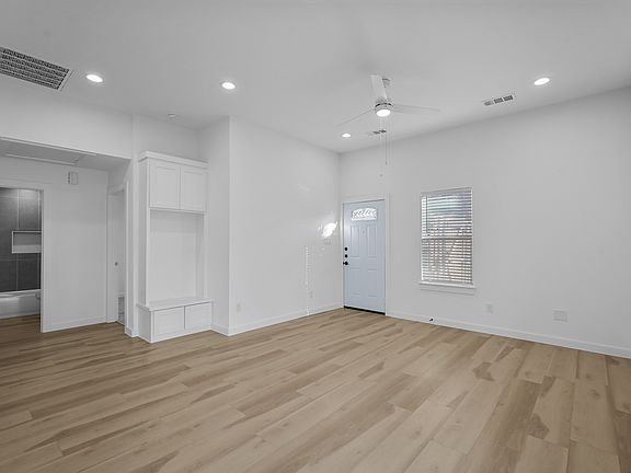 3rd image of 2217 Sayle St #A