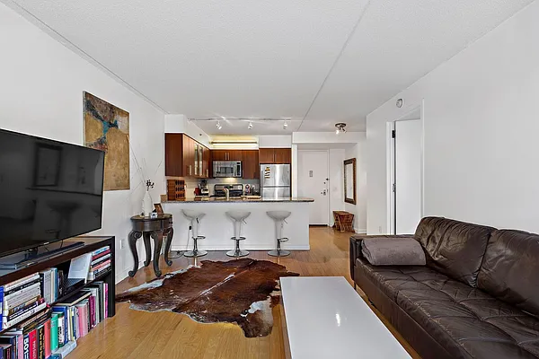 Sold by Nest Seekers International | media 11