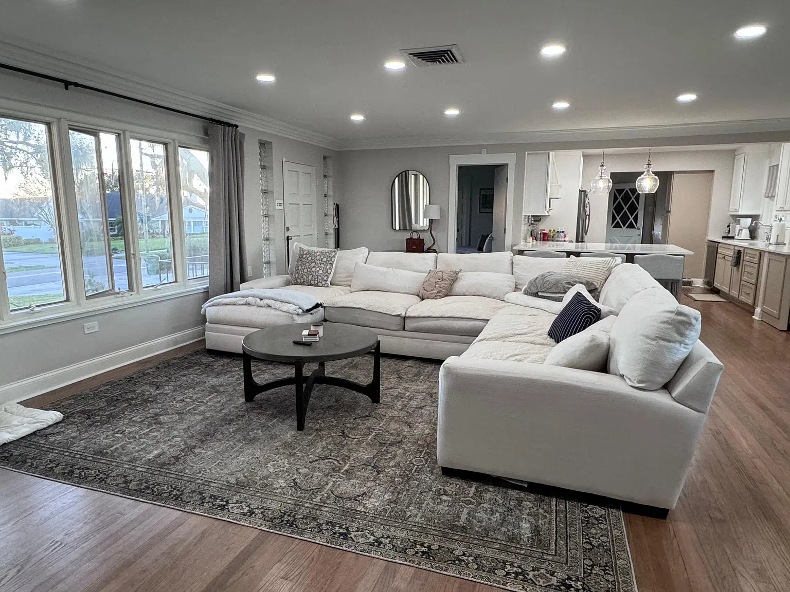 3 bed, 1800 sqft, $6,000 — Photo 3