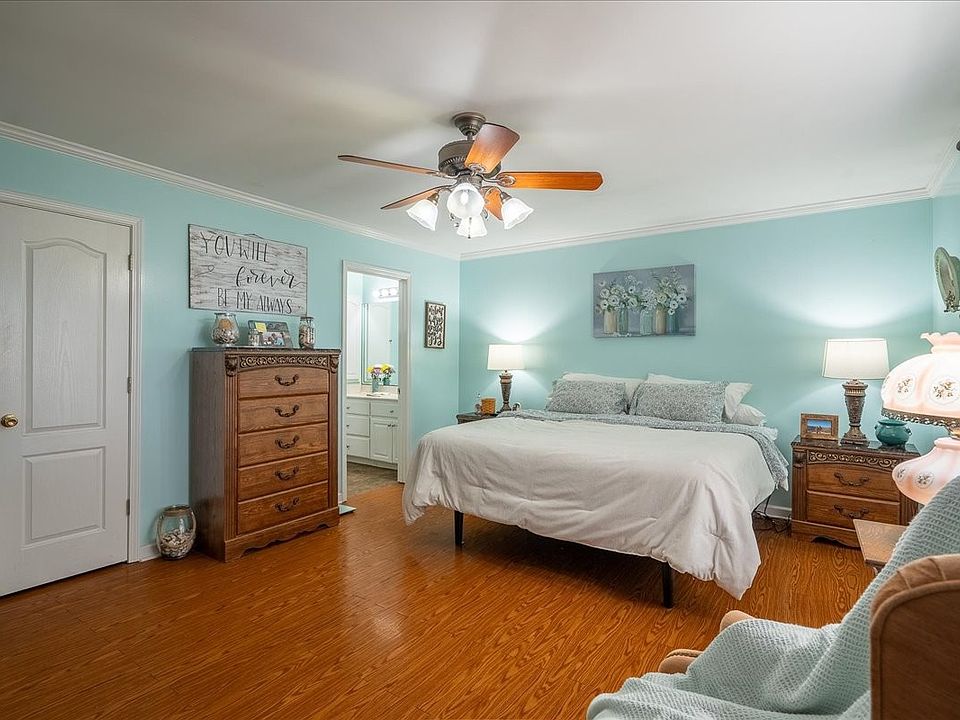 37th image of 79 French Rd
