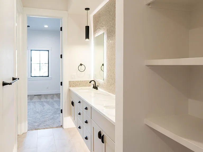 4200 W Lovegood Ln — Photo 23