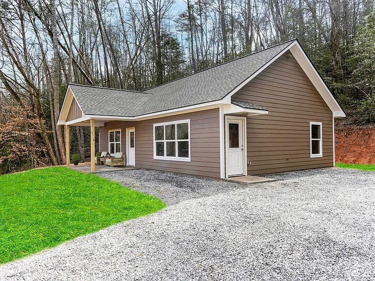68 Avery Acres Ln — Photo 1