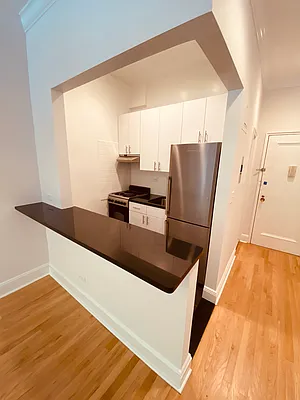 Rented by Metropolis Real Estate of Manhattan | media 17