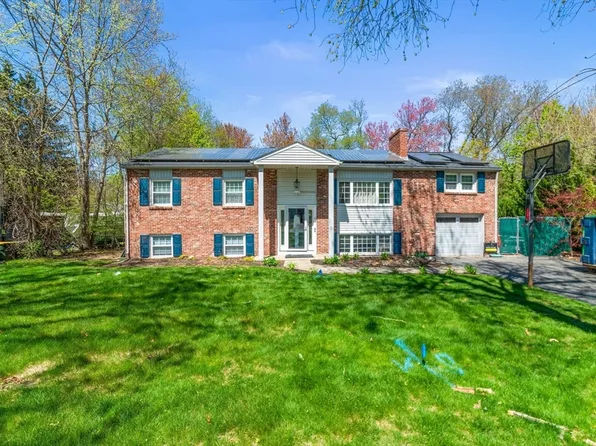 8 Island Rd, Franklin, MA 02038