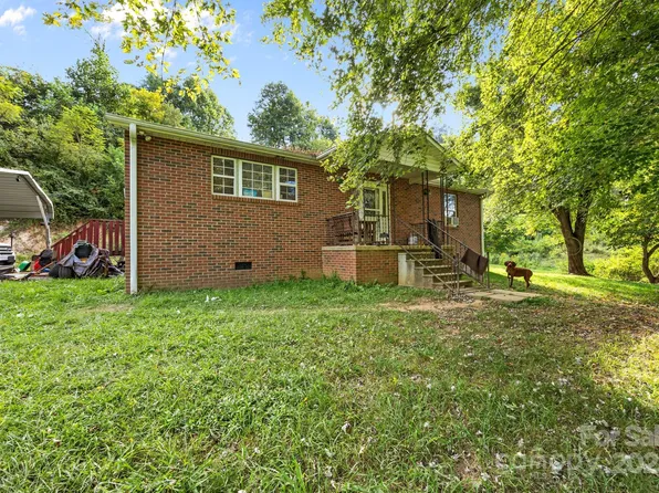 590 Sweetwater Rd, Marshall, NC 28753