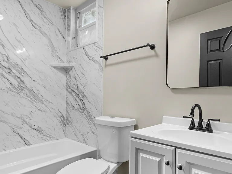 4424 Grace Ave — Photo 4