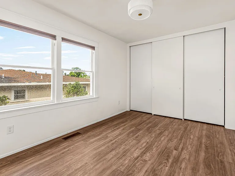 915 Civic Center Dr — Photo 13